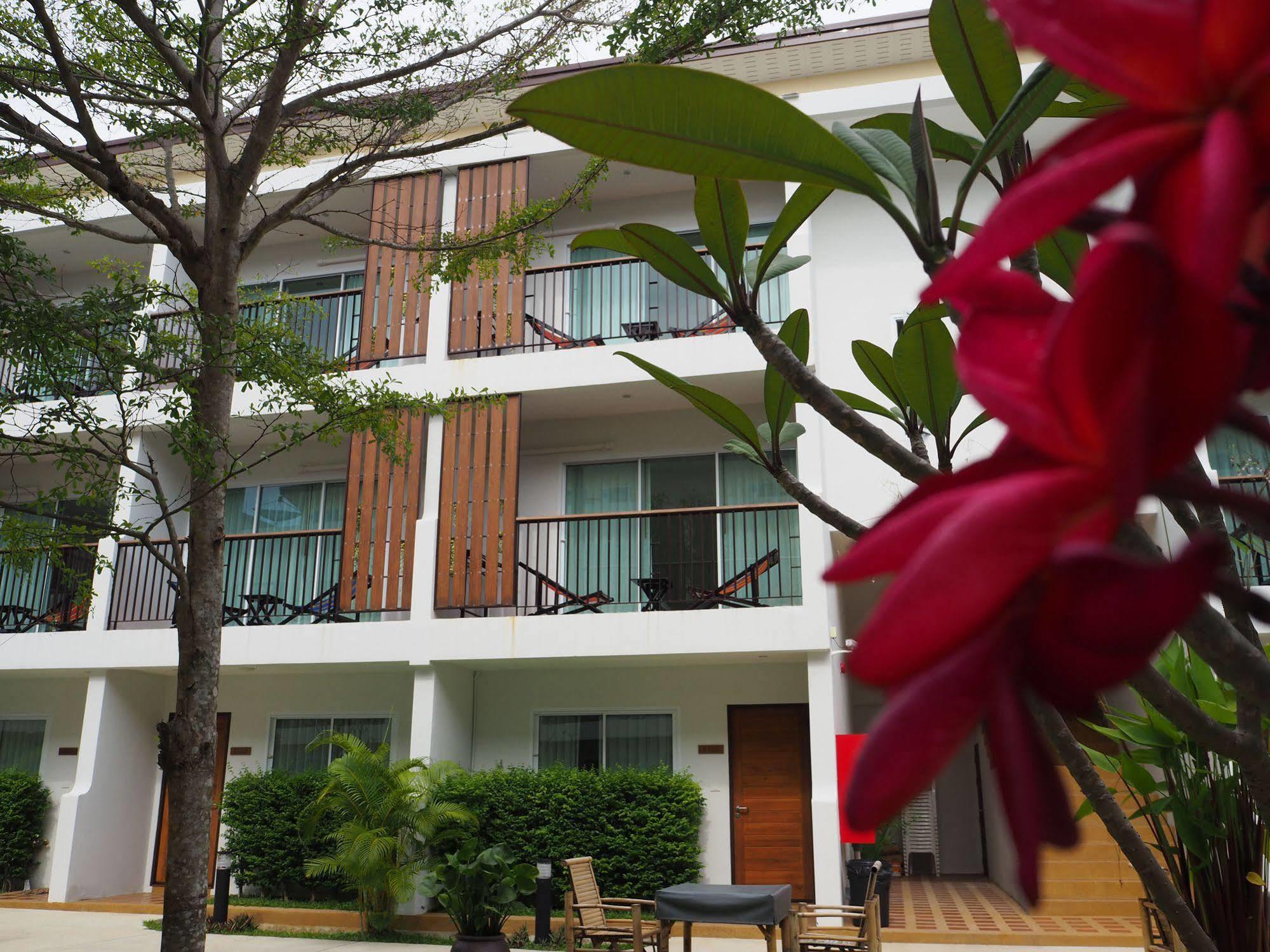 โรงแรมคริสตัล ละไม 3*