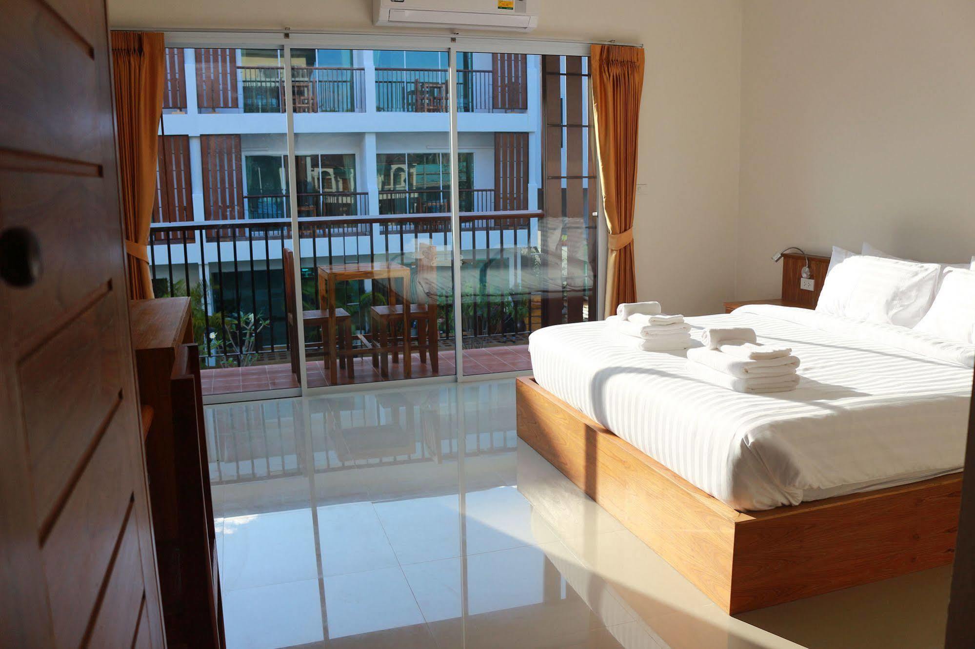 โรงแรมคริสตัล ละไม โรงแรม 3*